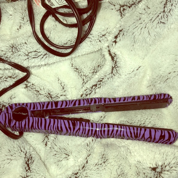 Nine ultra hair straightener.